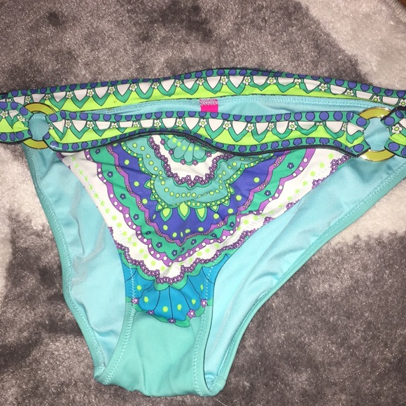 Bathing suit bottoms - Picture 2 of 3